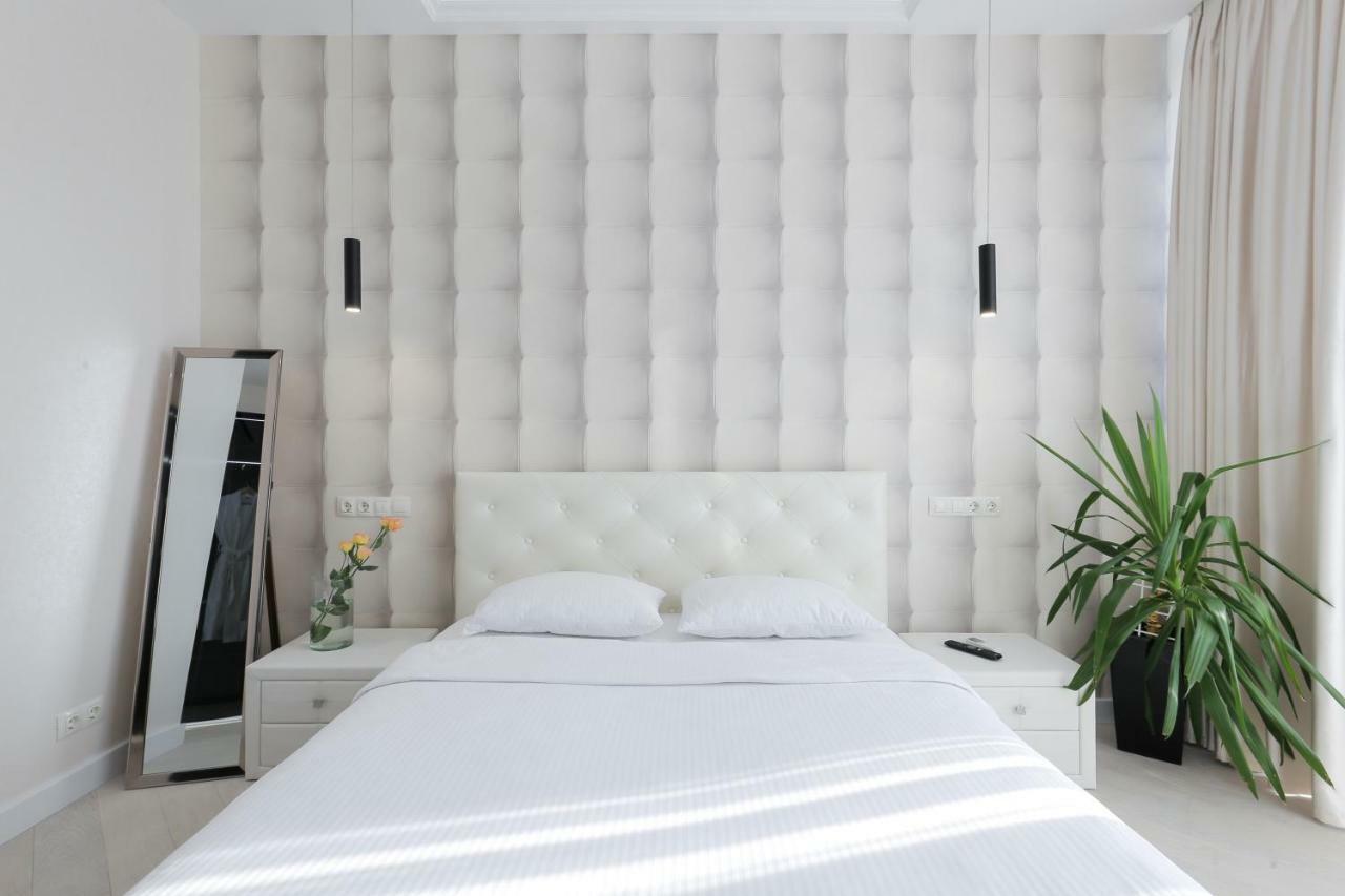 Black&White Apartment In Smart Plaza Kiev Eksteriør bilde