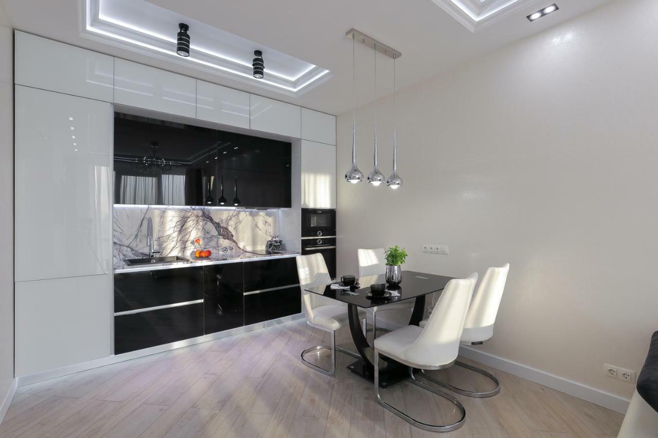 Black&White Apartment In Smart Plaza Kiev Eksteriør bilde