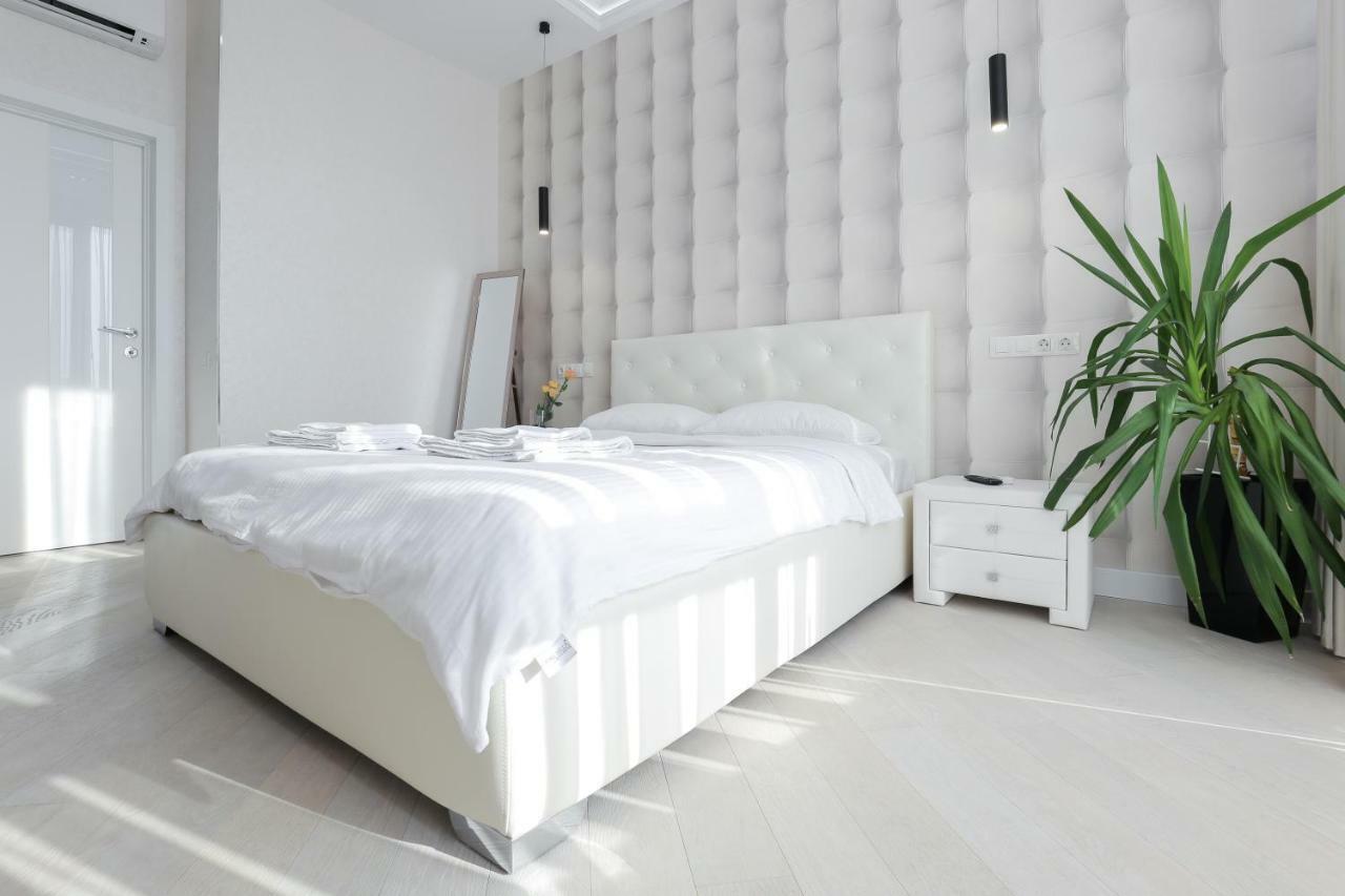 Black&White Apartment In Smart Plaza Kiev Eksteriør bilde