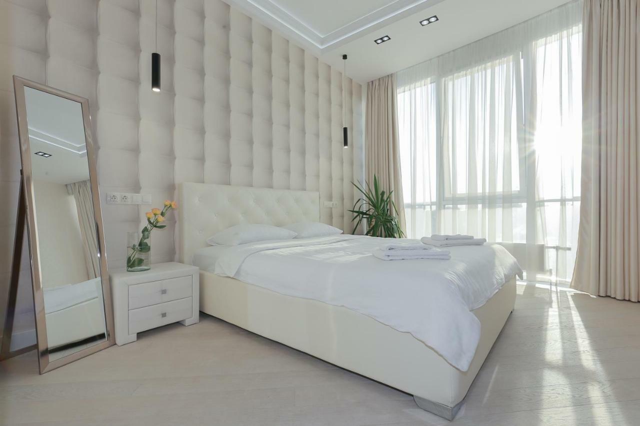 Black&White Apartment In Smart Plaza Kiev Eksteriør bilde