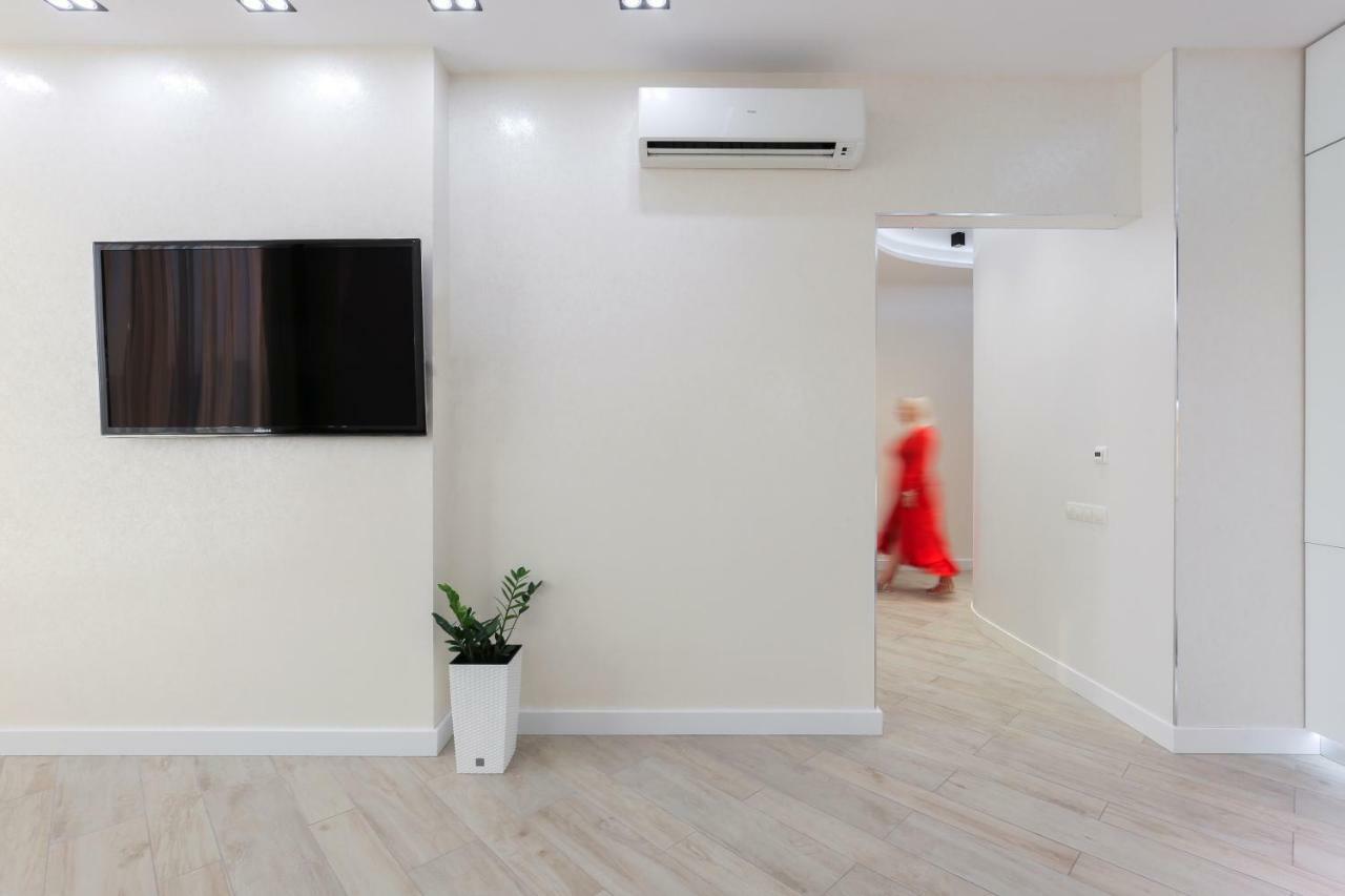 Black&White Apartment In Smart Plaza Kiev Eksteriør bilde