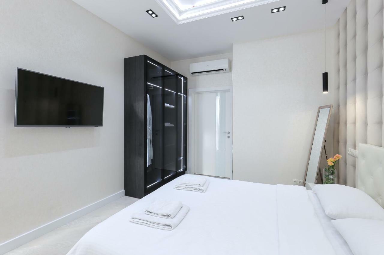 Black&White Apartment In Smart Plaza Kiev Eksteriør bilde