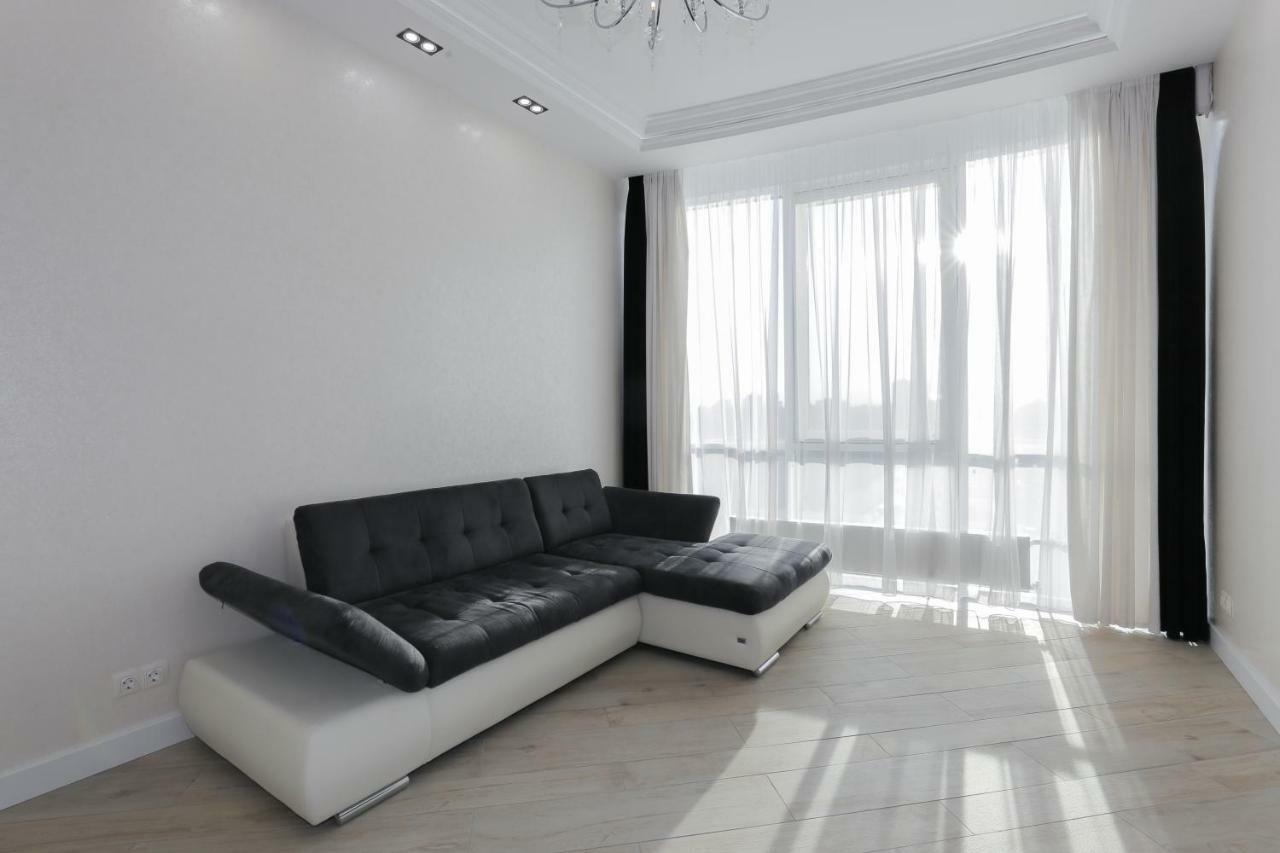 Black&White Apartment In Smart Plaza Kiev Eksteriør bilde